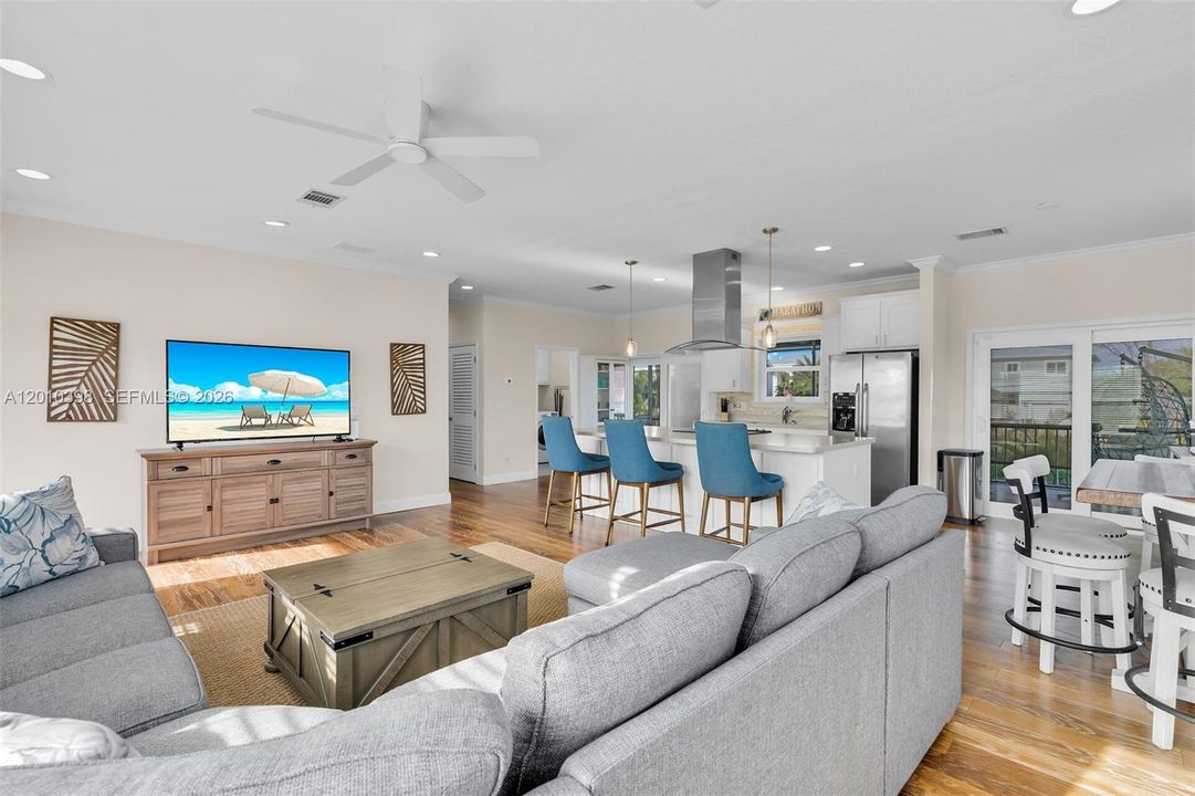 For Sale: $1,195,000 (2 beds, 2 baths, 1350 Square Feet)