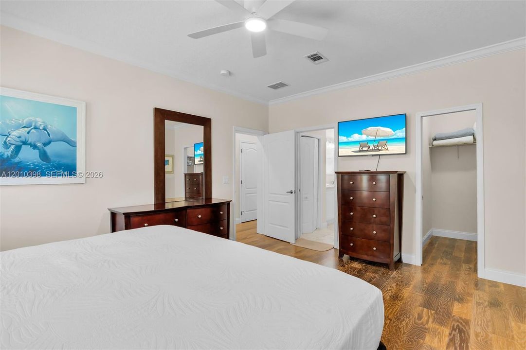 For Sale: $1,195,000 (2 beds, 2 baths, 1350 Square Feet)