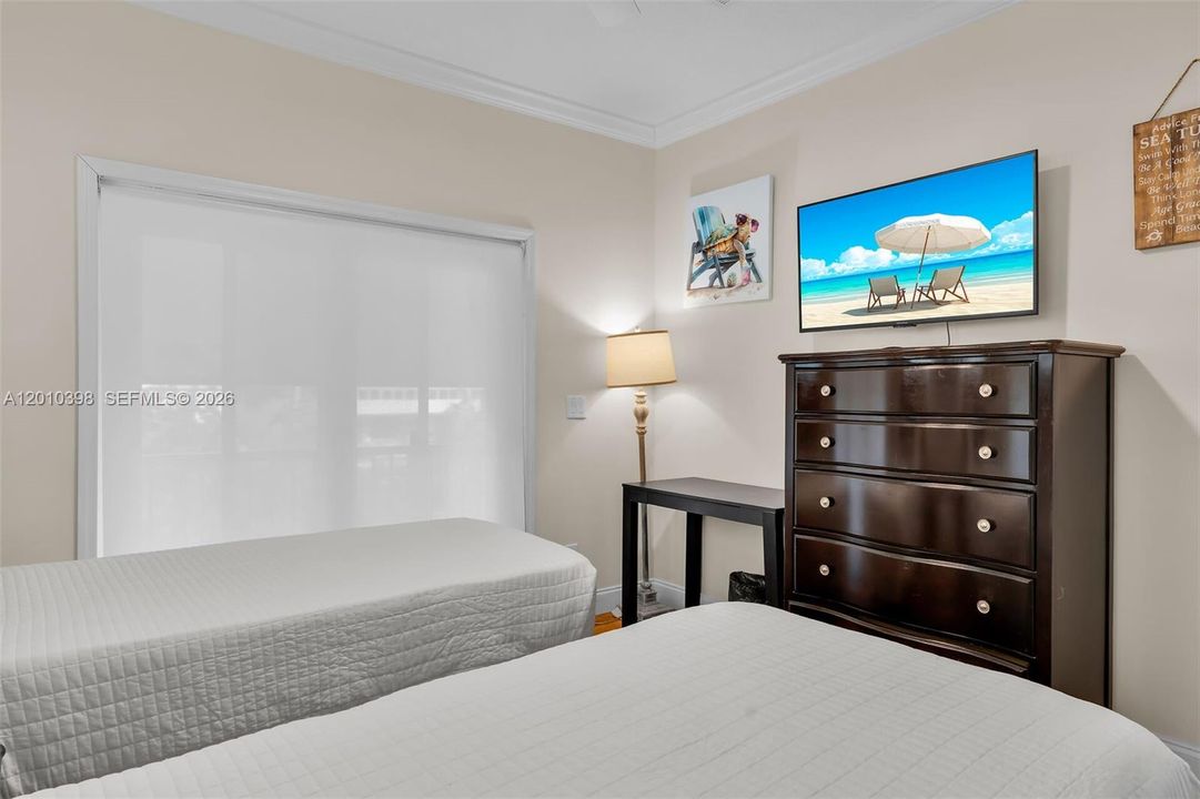 For Sale: $1,195,000 (2 beds, 2 baths, 1350 Square Feet)