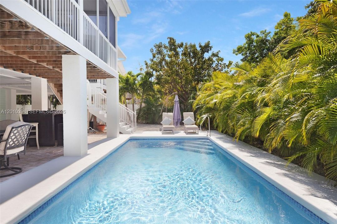 For Sale: $1,195,000 (2 beds, 2 baths, 1350 Square Feet)
