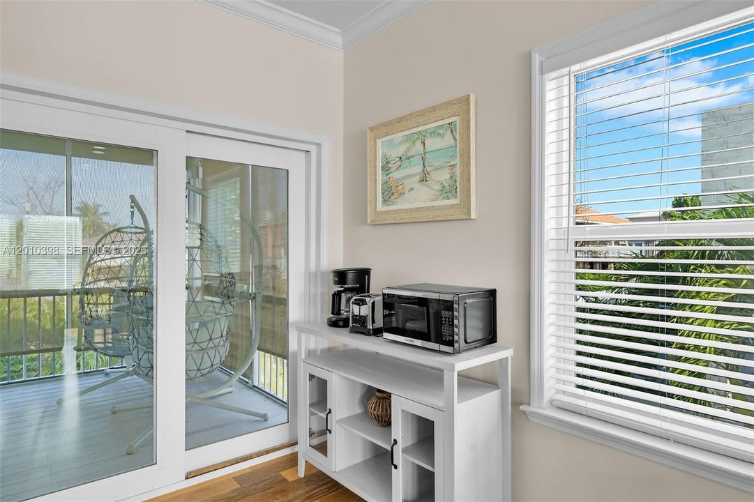 For Sale: $1,195,000 (2 beds, 2 baths, 1350 Square Feet)