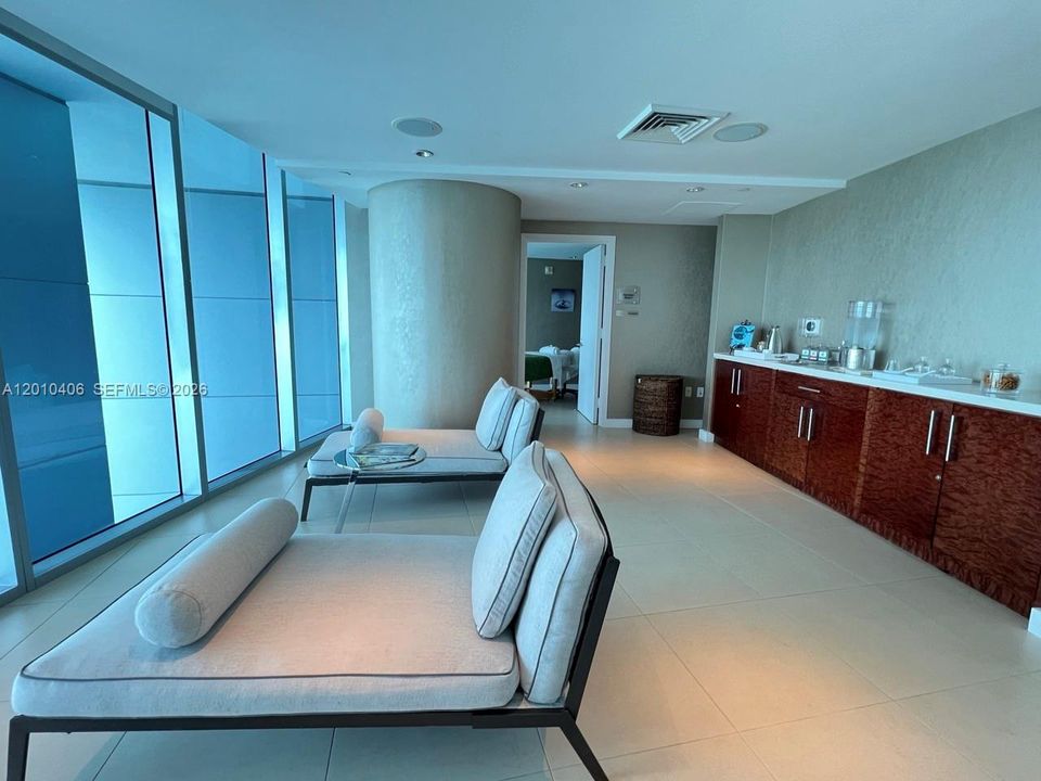 Activo con contrato: $8,900 (2 camas, 3 baños, 1479 Pies cuadrados)