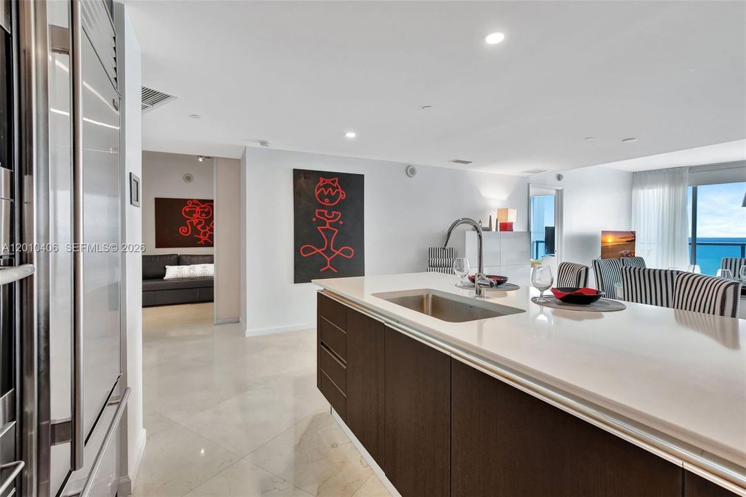 Activo con contrato: $8,900 (2 camas, 3 baños, 1479 Pies cuadrados)