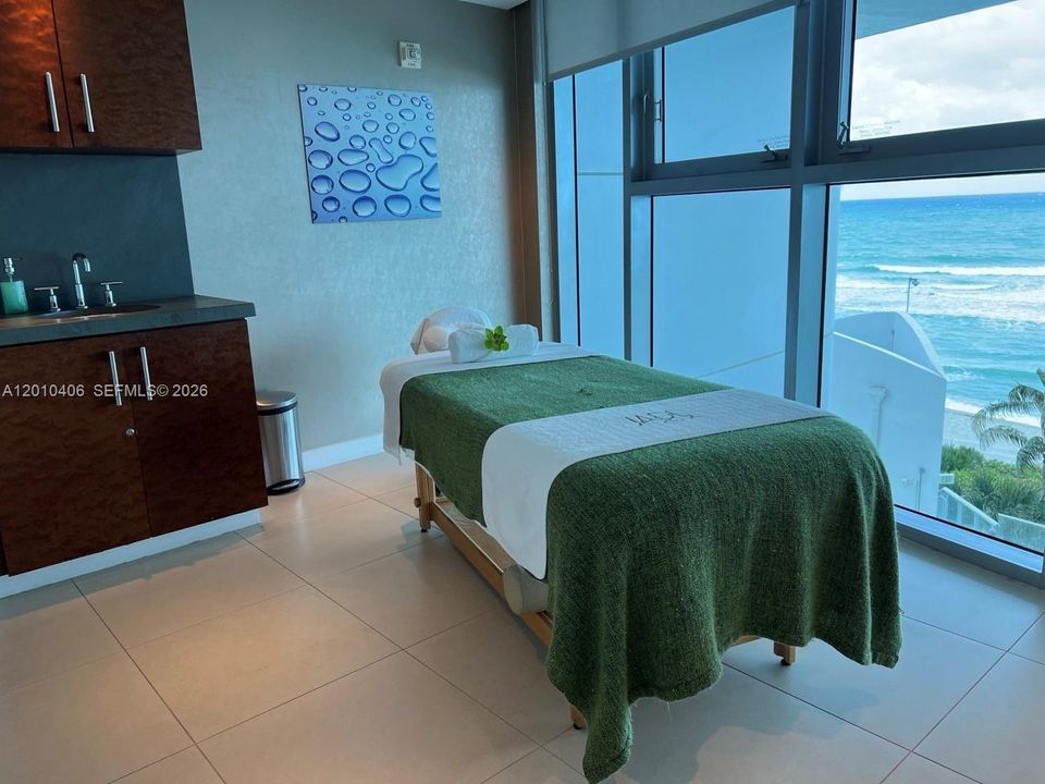 Activo con contrato: $8,900 (2 camas, 3 baños, 1479 Pies cuadrados)
