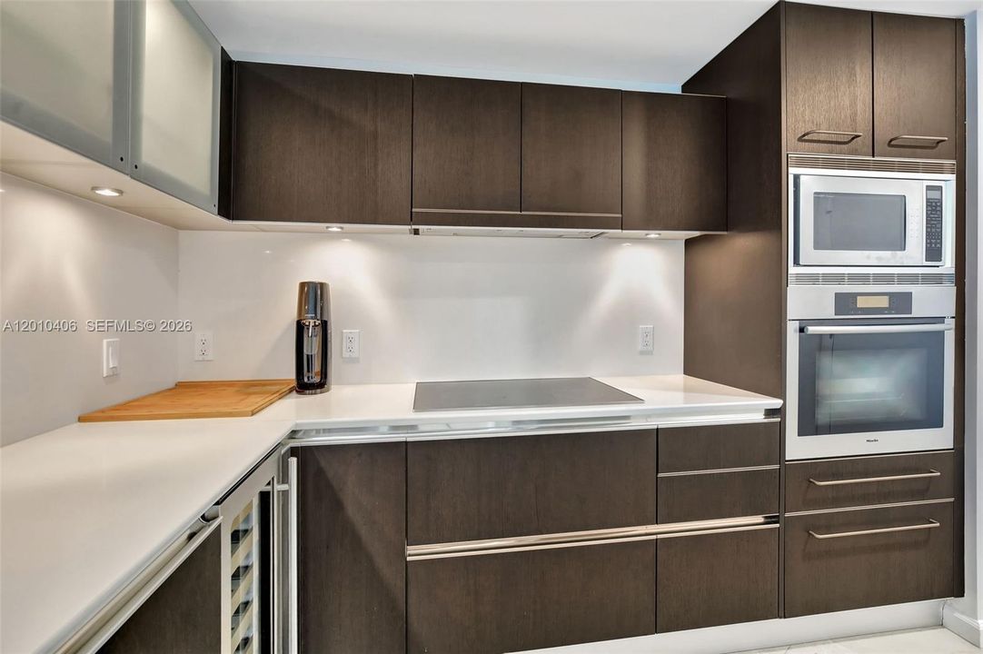 Activo con contrato: $8,900 (2 camas, 3 baños, 1479 Pies cuadrados)