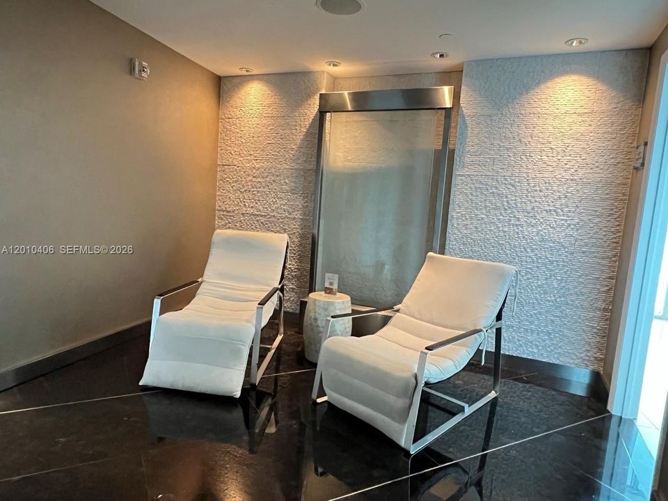 Activo con contrato: $8,900 (2 camas, 3 baños, 1479 Pies cuadrados)