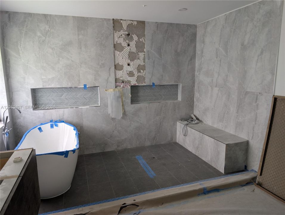 Activo con contrato: $1,590,000 (3 camas, 3 baños, 3008 Pies cuadrados)