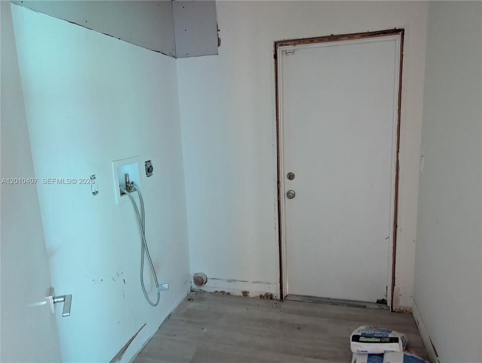 Activo con contrato: $1,590,000 (3 camas, 3 baños, 3008 Pies cuadrados)