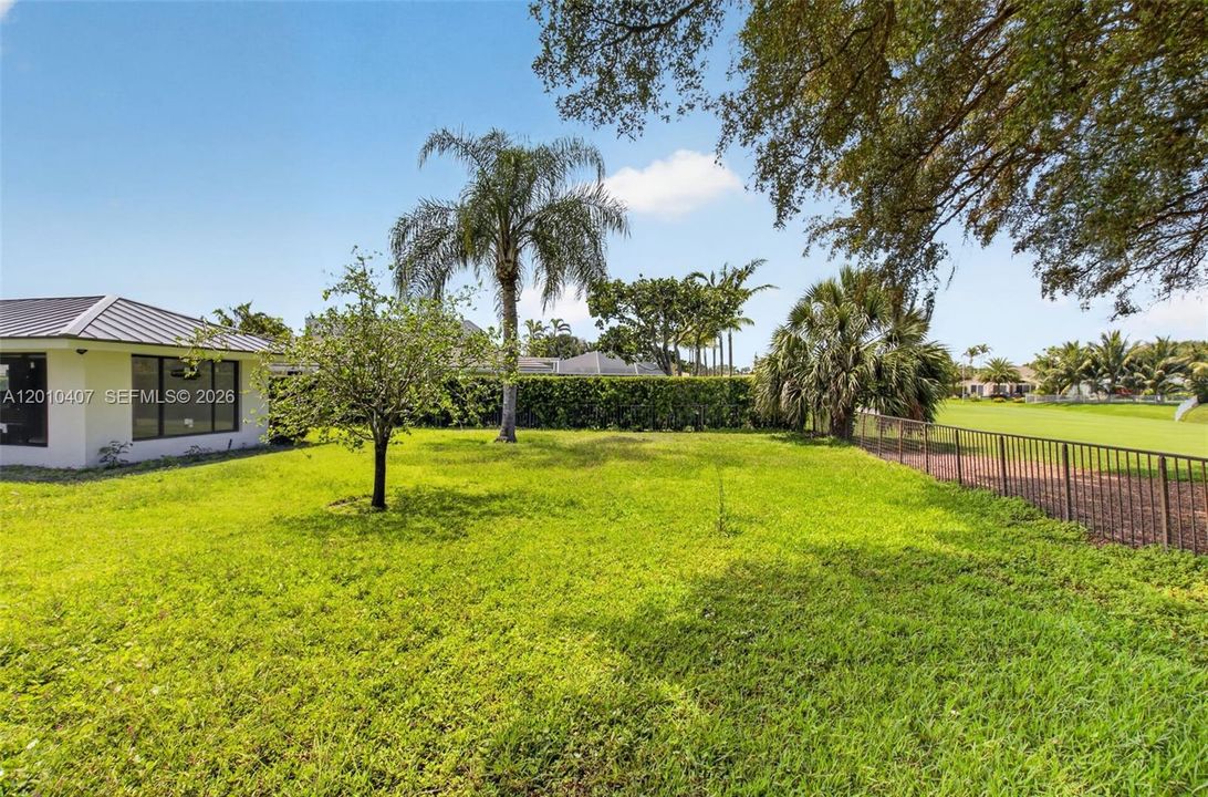 Activo con contrato: $1,590,000 (3 camas, 3 baños, 3008 Pies cuadrados)
