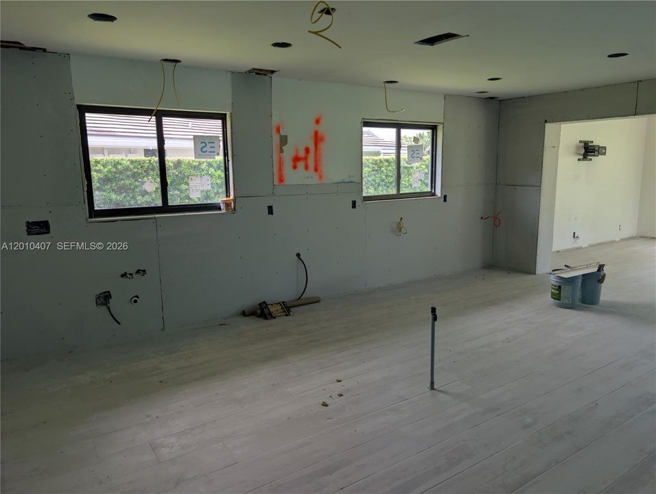 Activo con contrato: $1,590,000 (3 camas, 3 baños, 3008 Pies cuadrados)