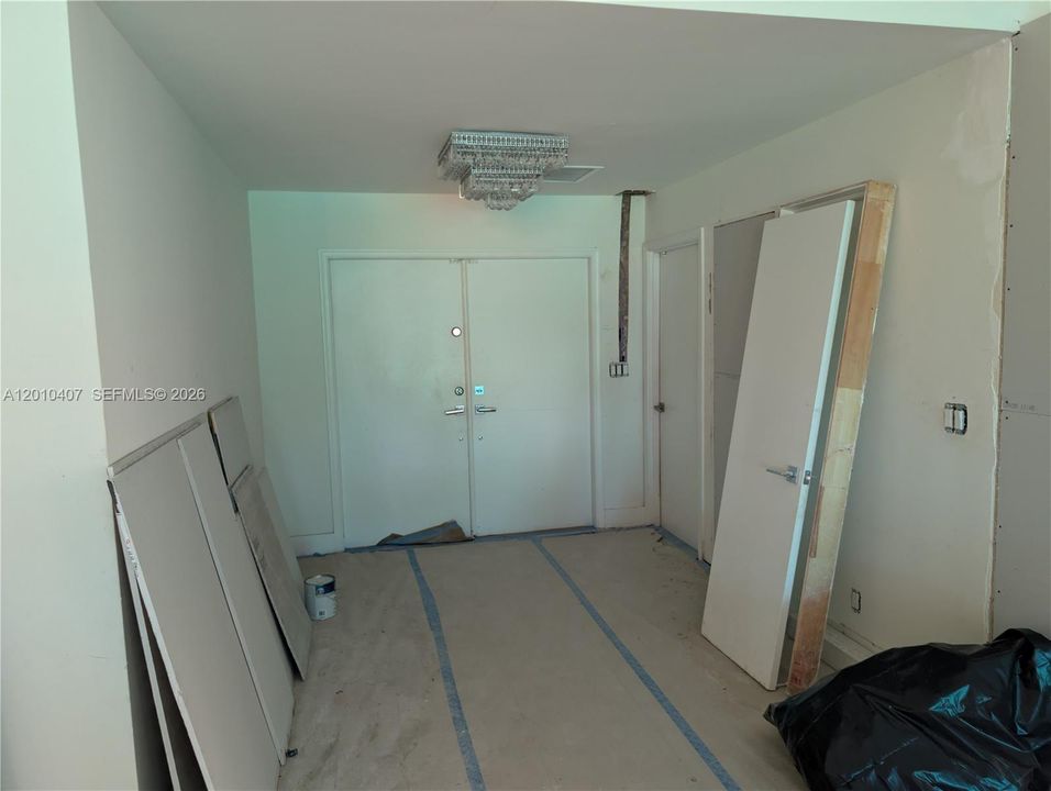 Activo con contrato: $1,590,000 (3 camas, 3 baños, 3008 Pies cuadrados)