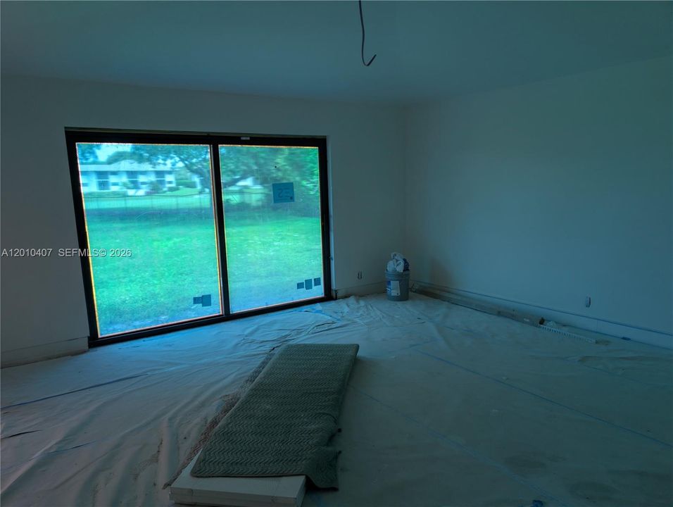 Activo con contrato: $1,590,000 (3 camas, 3 baños, 3008 Pies cuadrados)