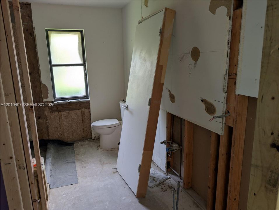 Activo con contrato: $1,590,000 (3 camas, 3 baños, 3008 Pies cuadrados)
