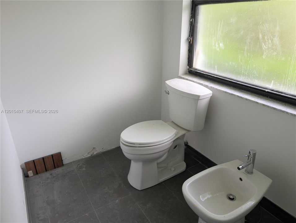 Activo con contrato: $1,590,000 (3 camas, 3 baños, 3008 Pies cuadrados)