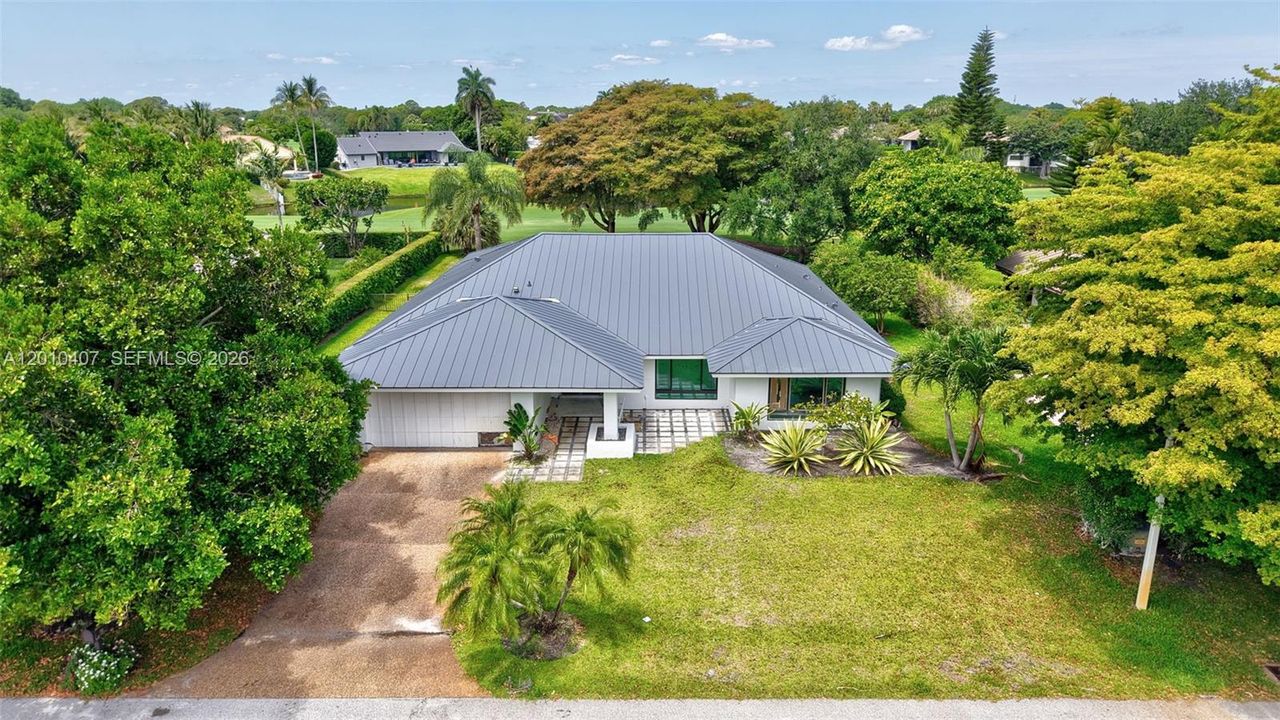 Activo con contrato: $1,590,000 (3 camas, 3 baños, 3008 Pies cuadrados)