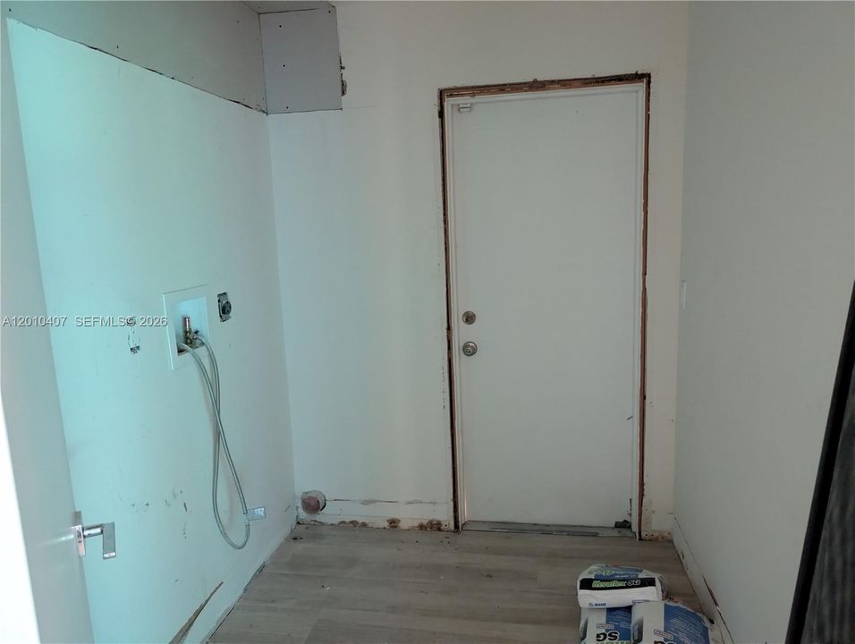 Activo con contrato: $1,590,000 (3 camas, 3 baños, 3008 Pies cuadrados)