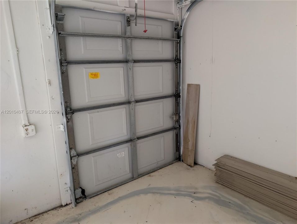 Activo con contrato: $1,590,000 (3 camas, 3 baños, 3008 Pies cuadrados)