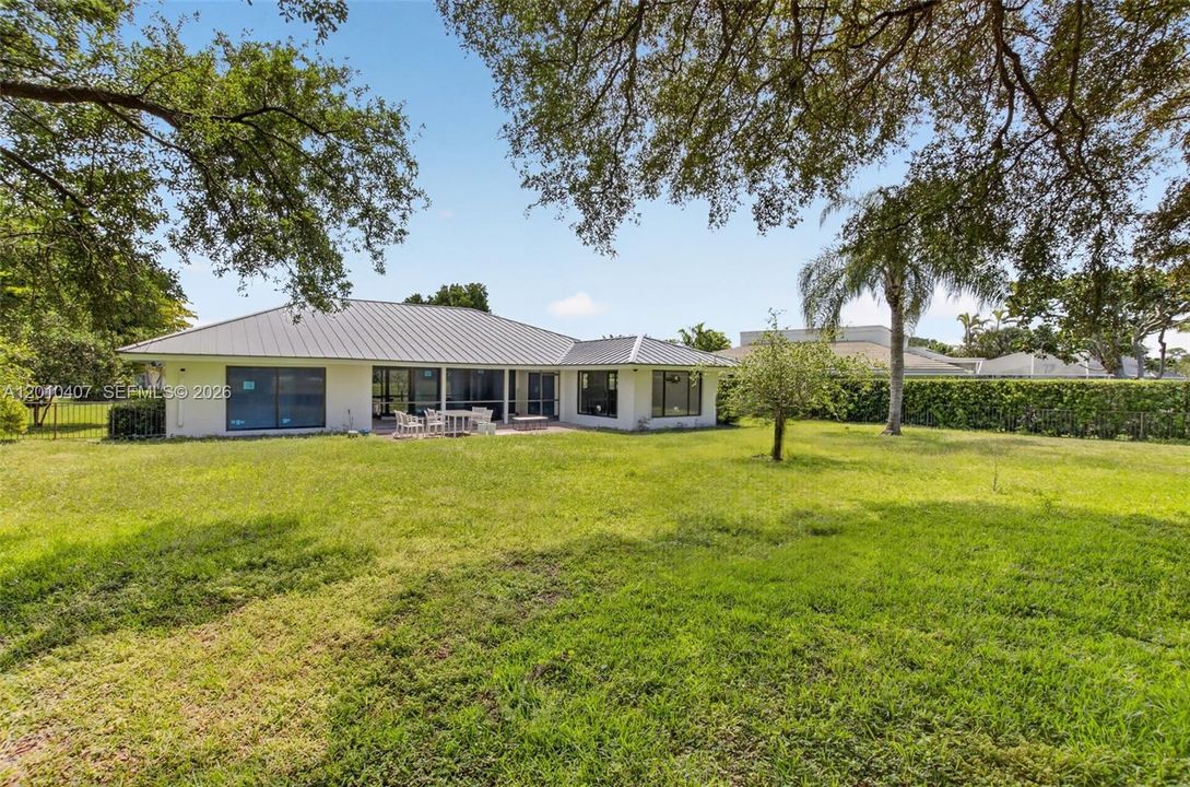 Activo con contrato: $1,590,000 (3 camas, 3 baños, 3008 Pies cuadrados)