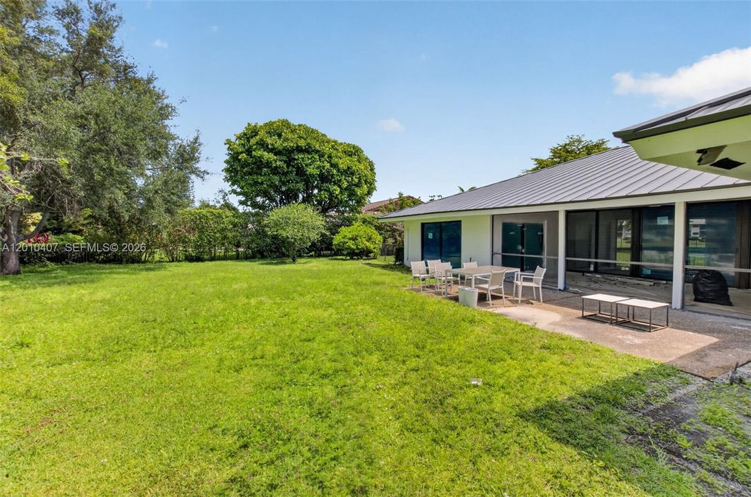 Activo con contrato: $1,590,000 (3 camas, 3 baños, 3008 Pies cuadrados)