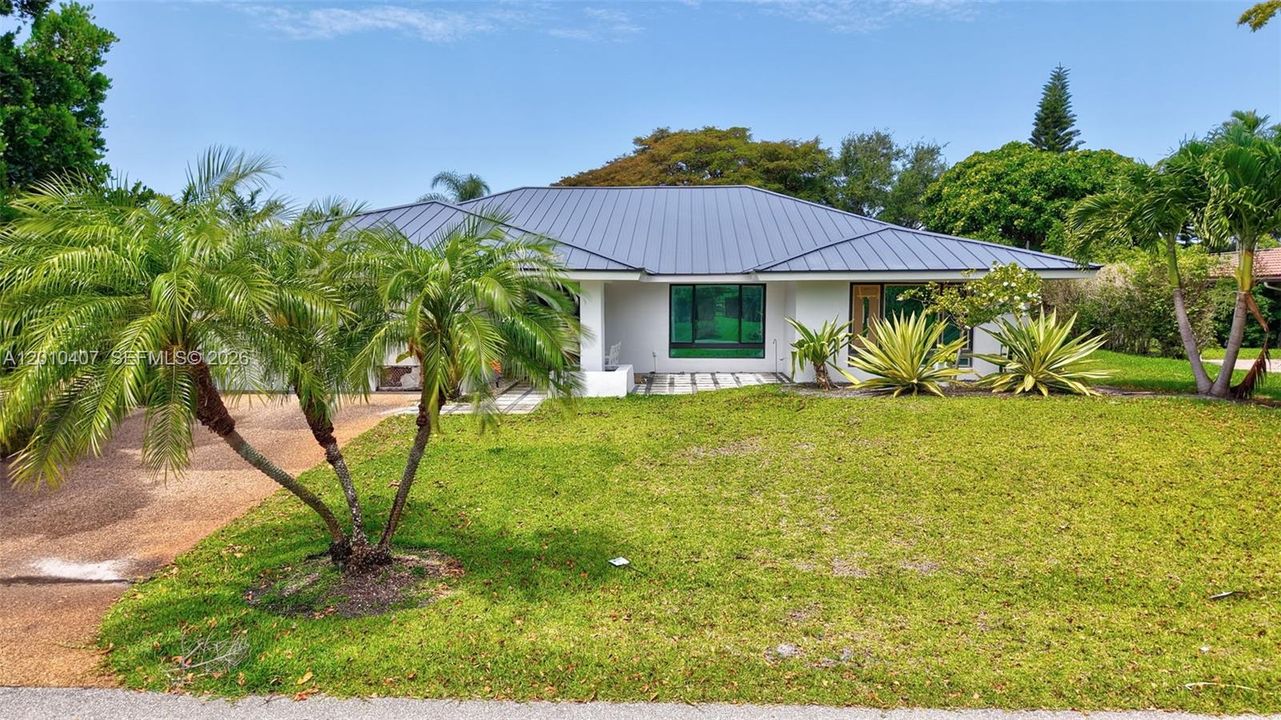 Activo con contrato: $1,590,000 (3 camas, 3 baños, 3008 Pies cuadrados)
