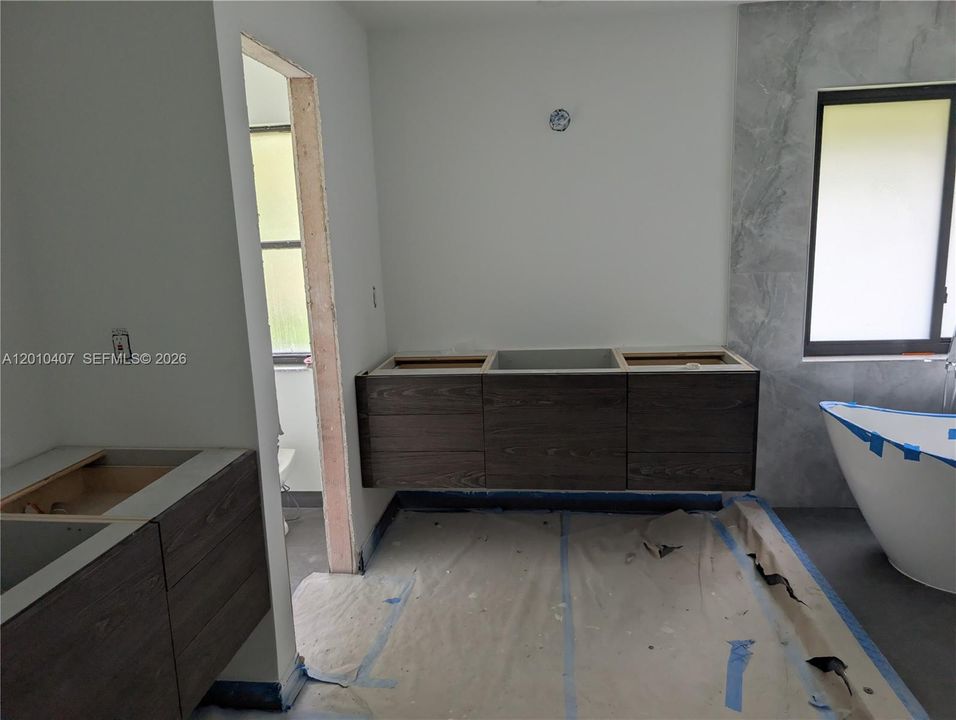 Activo con contrato: $1,590,000 (3 camas, 3 baños, 3008 Pies cuadrados)