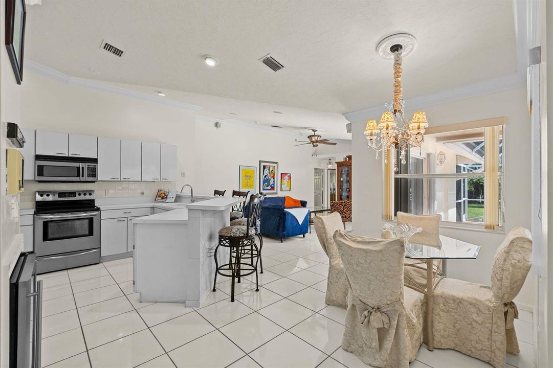Eat-in kitchen