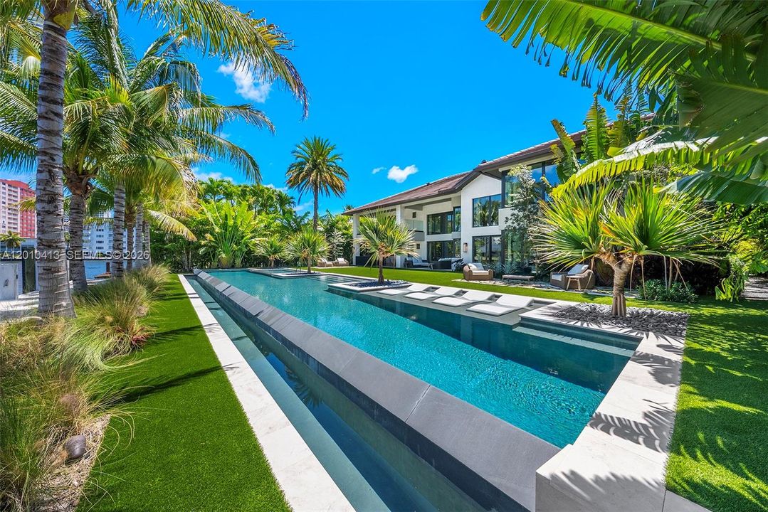 For Sale: $11,995,000 (6 beds, 8 baths, 6263 Square Feet)