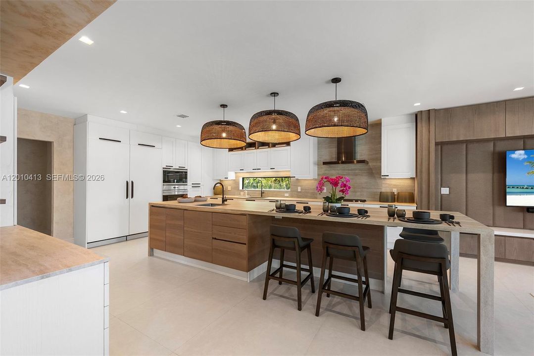 For Sale: $11,995,000 (6 beds, 8 baths, 6263 Square Feet)