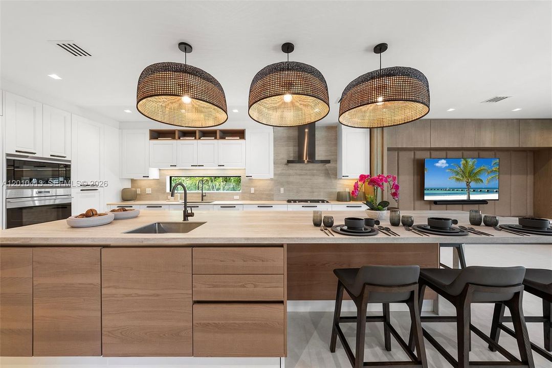 For Sale: $11,995,000 (6 beds, 8 baths, 6263 Square Feet)
