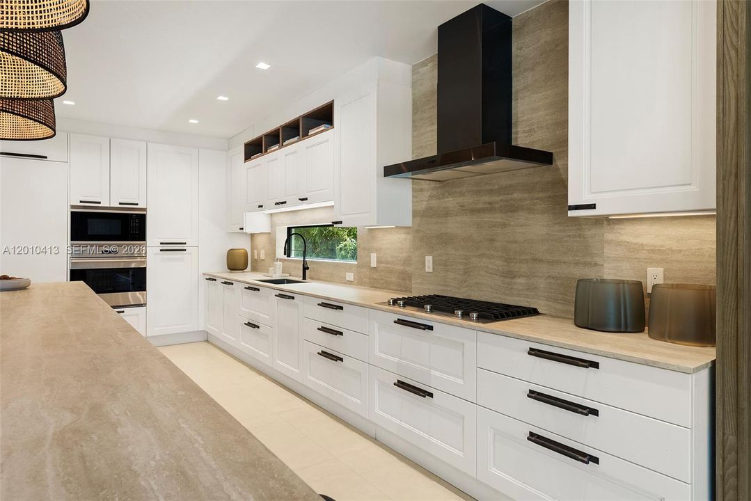 For Sale: $11,995,000 (6 beds, 8 baths, 6263 Square Feet)