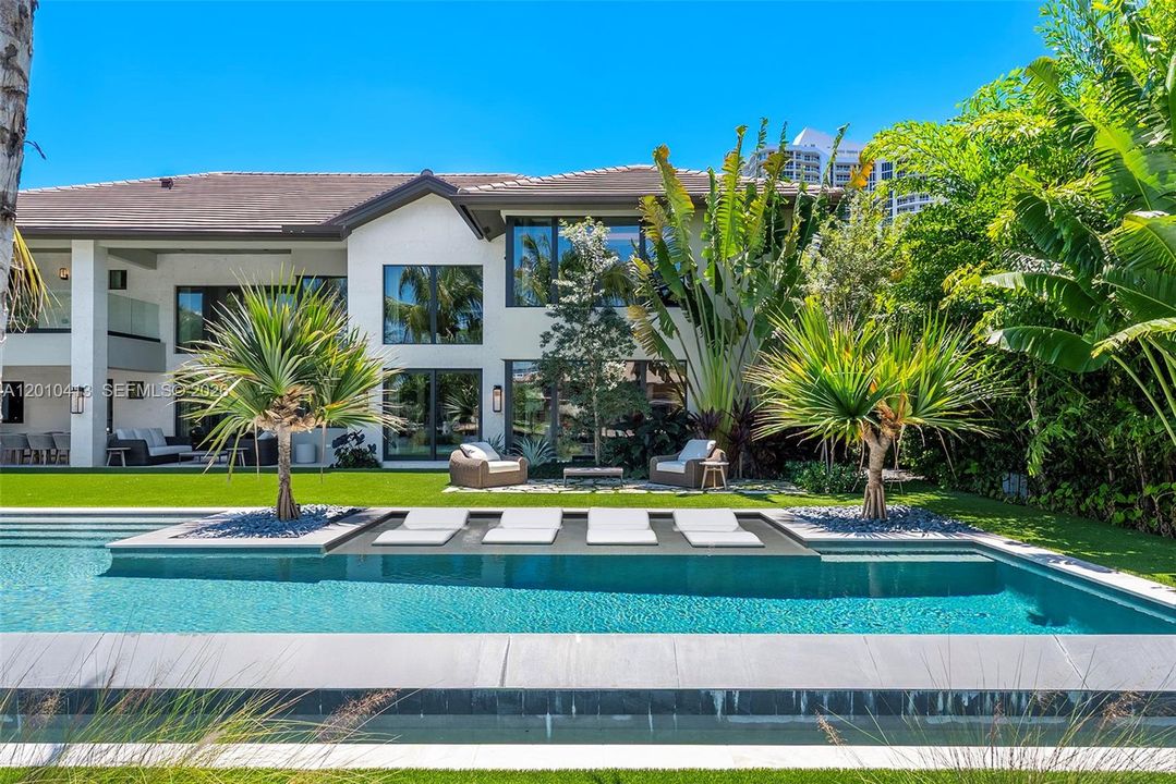 For Sale: $11,995,000 (6 beds, 8 baths, 6263 Square Feet)