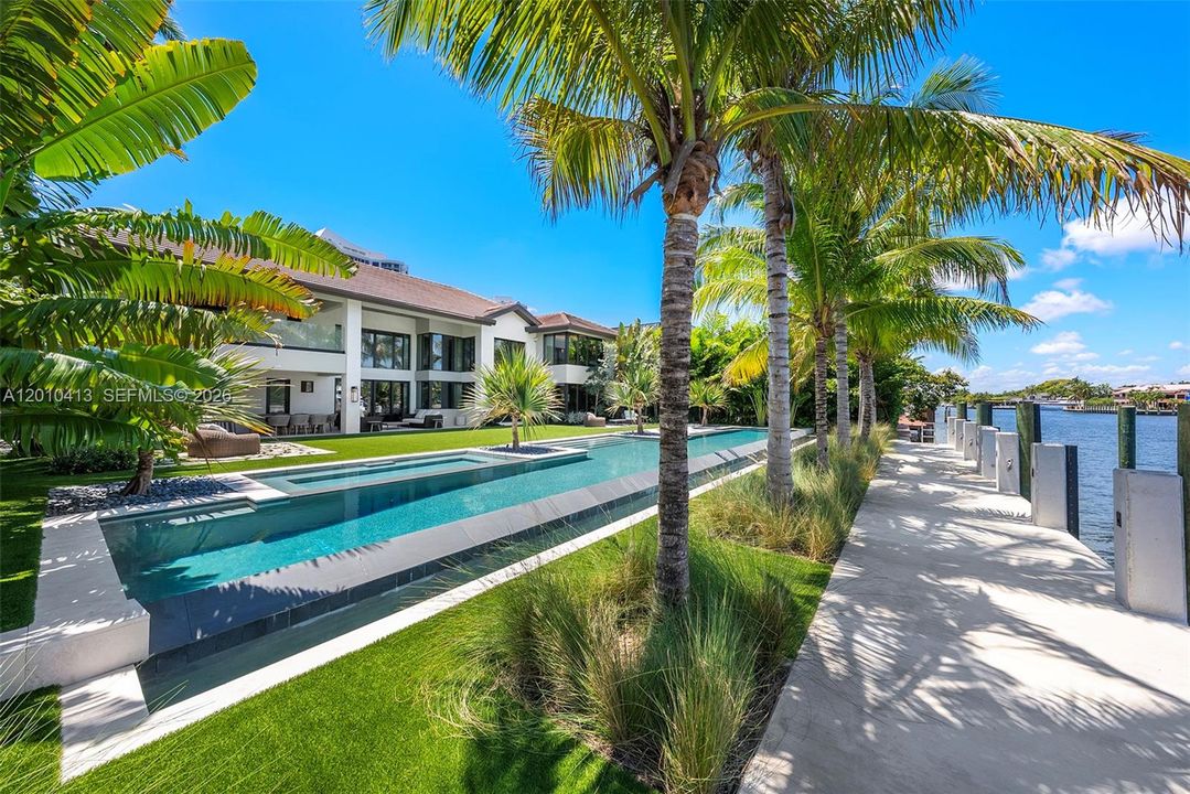 For Sale: $11,995,000 (6 beds, 8 baths, 6263 Square Feet)