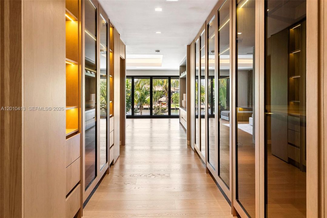 For Sale: $11,995,000 (6 beds, 8 baths, 6263 Square Feet)