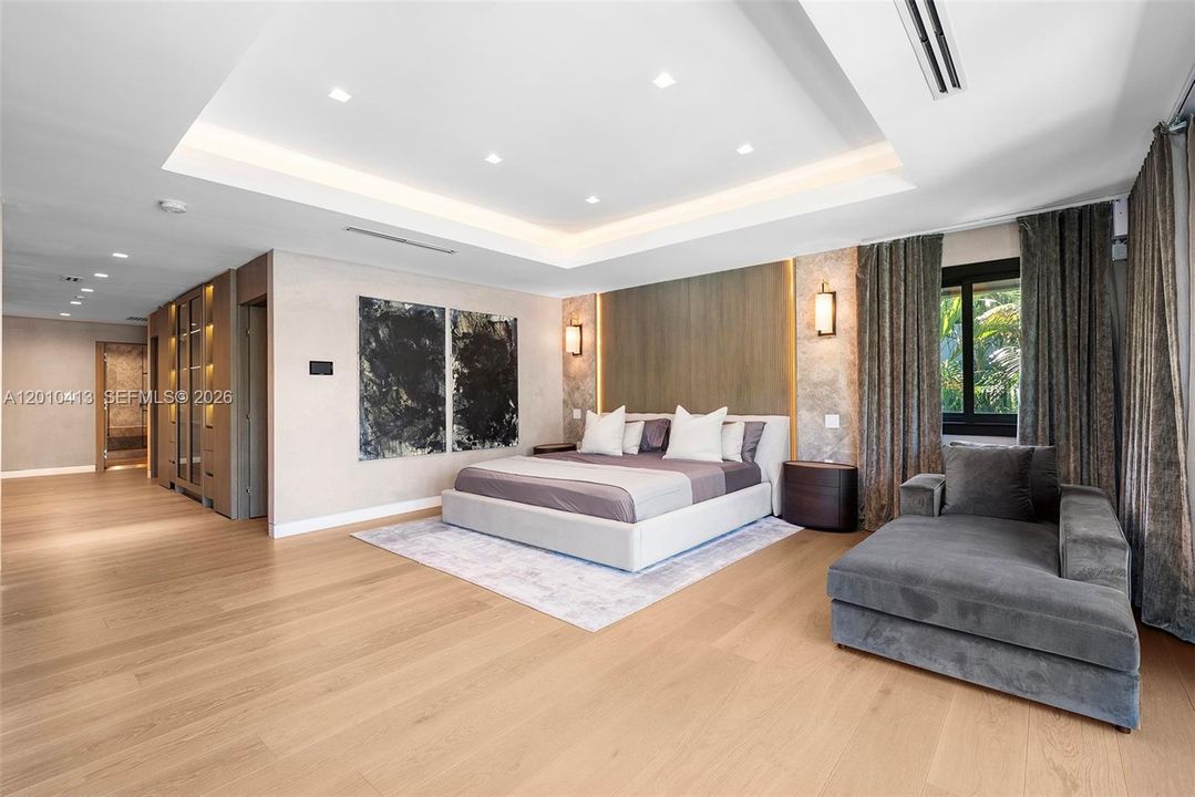 For Sale: $11,995,000 (6 beds, 8 baths, 6263 Square Feet)