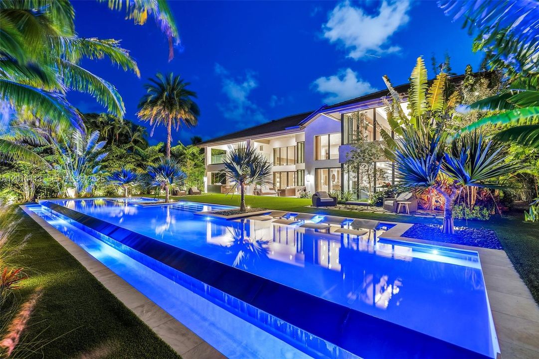 For Sale: $11,995,000 (6 beds, 8 baths, 6263 Square Feet)