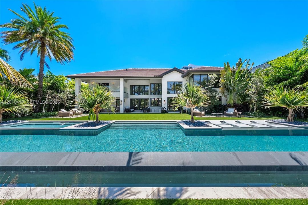 For Sale: $11,995,000 (6 beds, 8 baths, 6263 Square Feet)