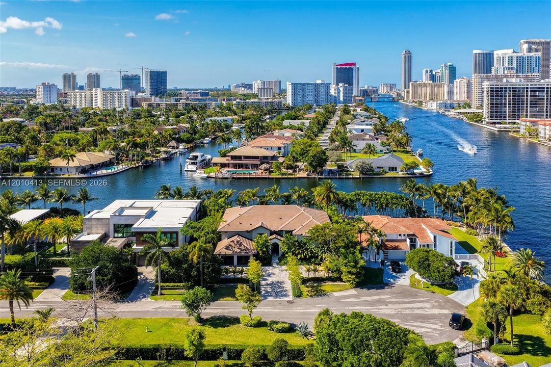 For Sale: $11,995,000 (6 beds, 8 baths, 6263 Square Feet)