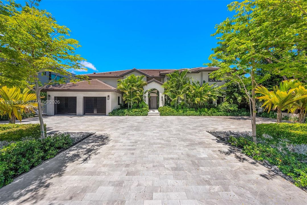 For Sale: $11,995,000 (6 beds, 8 baths, 6263 Square Feet)