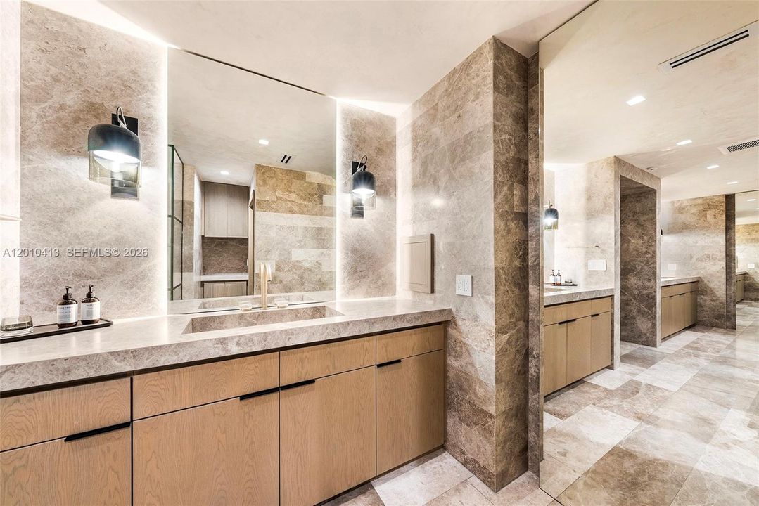 For Sale: $11,995,000 (6 beds, 8 baths, 6263 Square Feet)