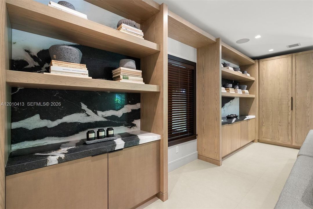 For Sale: $11,995,000 (6 beds, 8 baths, 6263 Square Feet)
