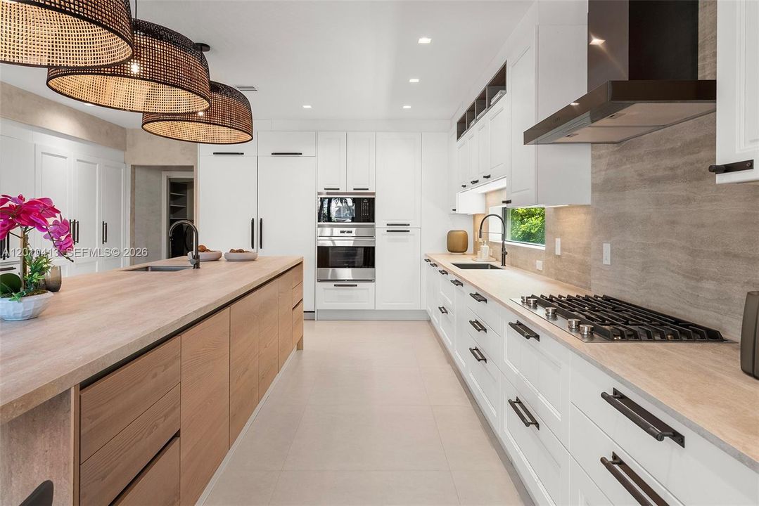 For Sale: $11,995,000 (6 beds, 8 baths, 6263 Square Feet)