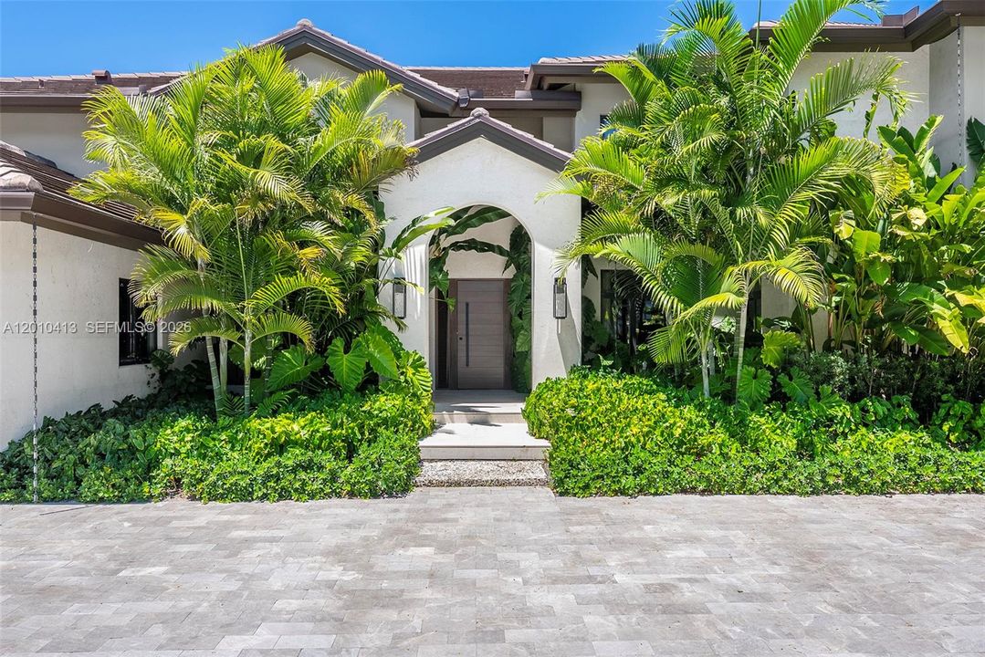 For Sale: $11,995,000 (6 beds, 8 baths, 6263 Square Feet)
