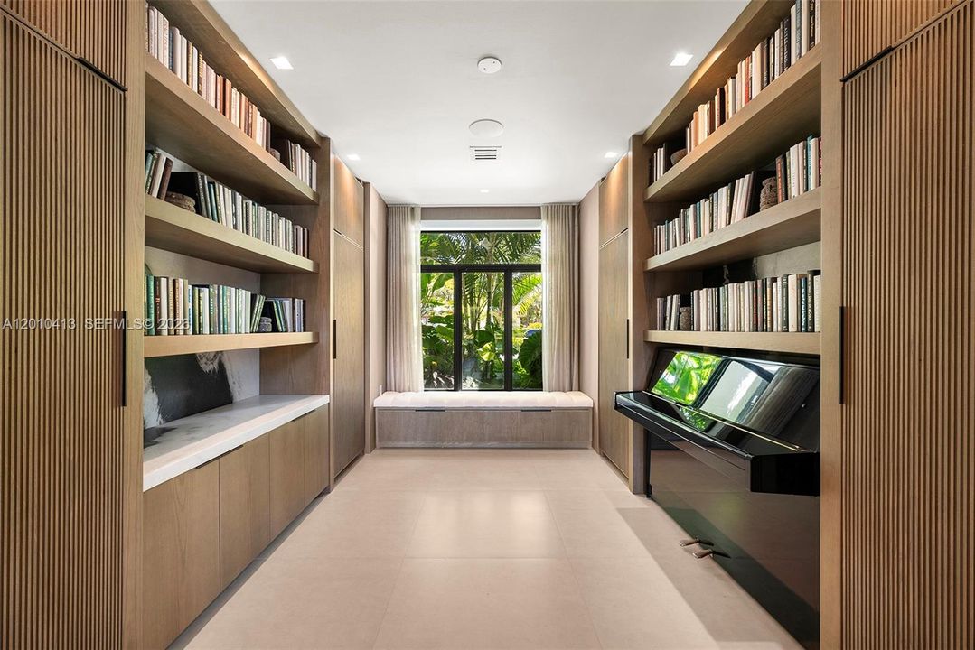 For Sale: $11,995,000 (6 beds, 8 baths, 6263 Square Feet)