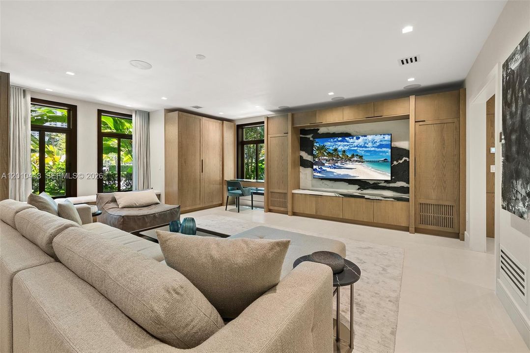 For Sale: $11,995,000 (6 beds, 8 baths, 6263 Square Feet)