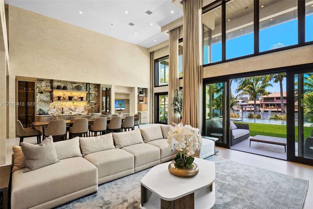 For Sale: $11,995,000 (6 beds, 8 baths, 6263 Square Feet)