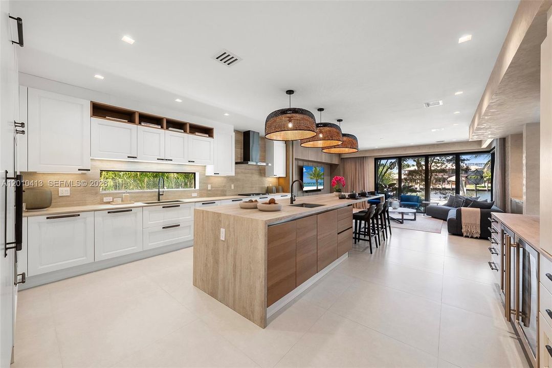 For Sale: $11,995,000 (6 beds, 8 baths, 6263 Square Feet)