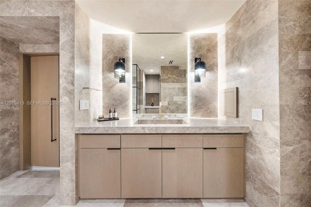 For Sale: $11,995,000 (6 beds, 8 baths, 6263 Square Feet)