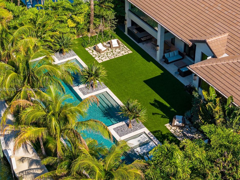 For Sale: $11,995,000 (6 beds, 8 baths, 6263 Square Feet)