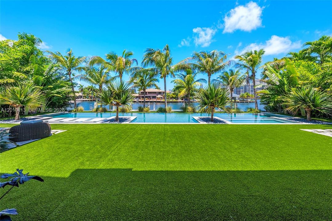 For Sale: $11,995,000 (6 beds, 8 baths, 6263 Square Feet)