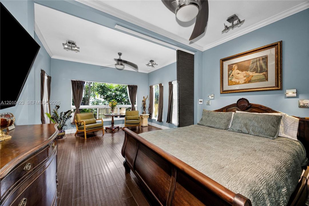 For Sale: $2,799,000 (6 beds, 5 baths, 3107 Square Feet)